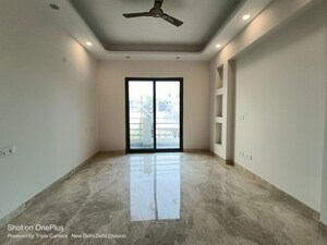 Room in 4 BHK Apartment at Greater Kailash ii – for Sale