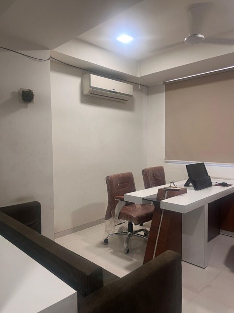 Team Area, mithakhali Commercial Office Space 480 Sq.Ft. In Mithakhali Ahmedabad 10343330