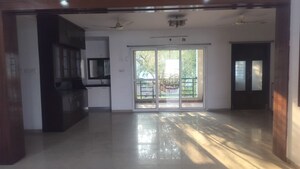 Room in 3 BHK Apartment at Jubilee Hills – for Rent