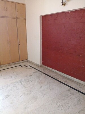 Room in 2.5 BHK Apartment at Arun Vihar, Sector 29 – for Sale
