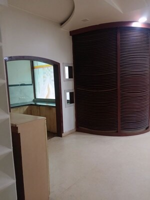 Room in 2.5 BHK Builder Floor at DPS Housing Society, Sector 51 – for Rent