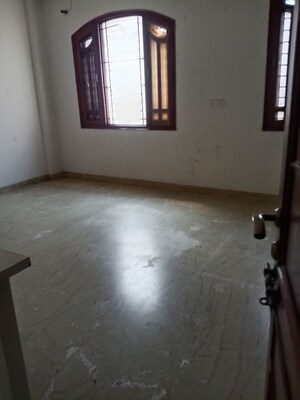 Room in 2.5 BHK Builder Floor at DPS Housing Society, Sector 51 – for Rent