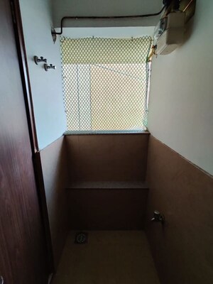 Furnished Amenities in 1 BHK Apartment at Amanora Gold Towers, Hadapsar – for Rent