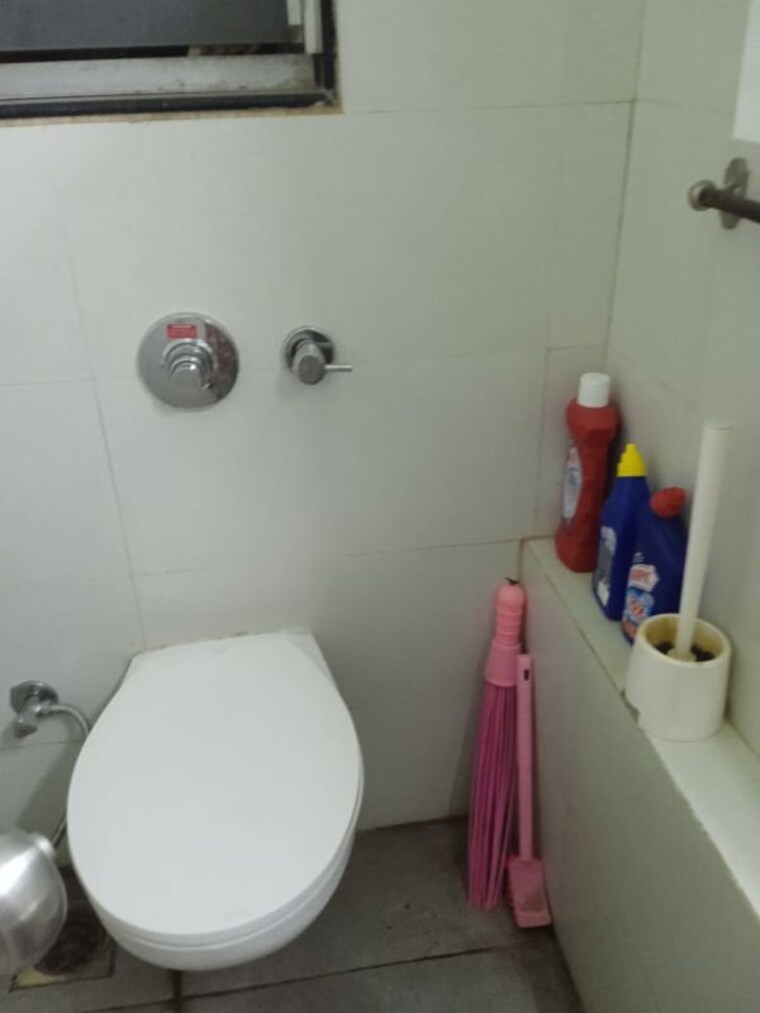 Bathroom, mantri-serene 2 Bedroom 800 Sq.Ft. Apartment In Goregaon East Mumbai 10343380