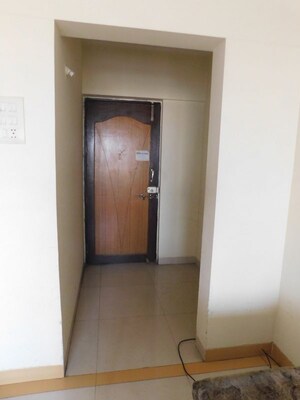 Room in 2 BHK Apartment at Anand Park Aundh, Aundh – for Rent