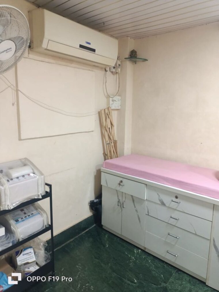 Room, neelam-chs-dadar Commercial Office Space 500 Sq.Ft. In Dadar East Mumbai 10343407