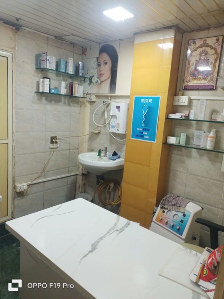 Room, neelam-chs-dadar Commercial Office Space 500 Sq.Ft. In Dadar East Mumbai 10343407