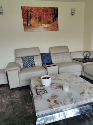 Hall in 4 BHK Builder Floor at Ardee City The Residency, Sector 52 – for Rent