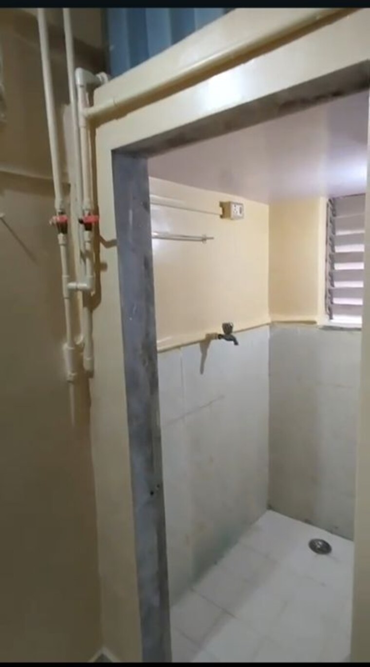 Bathroom, gurukul-chs-matunga 1 Bedroom 350 Sq.Ft. Apartment In Matunga East Mumbai 10343415