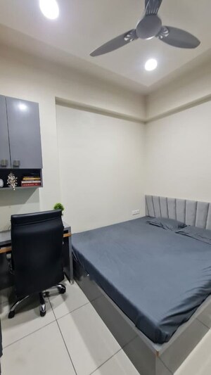 Team Area in 3 BHK Apartment at Shela – for Rent