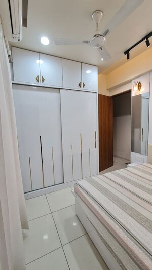 Room in 3 BHK Apartment at Shela – for Rent