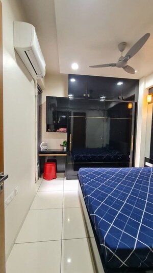 Team Area in 3 BHK Apartment at Shela – for Rent