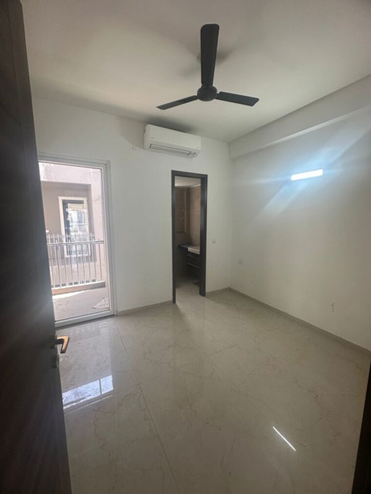Room, smart-world-orchard 2.5 Bedroom 1200 Sq.Ft. Builder Floor In Sector 61 Gurgaon 10343408