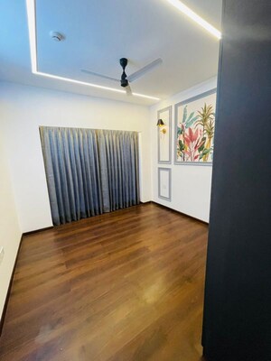 Room in 2.5 BHK Builder Floor at Smart World Orchard, Sector 61 – for Rent
