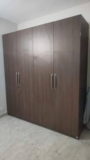 Room in 4 BHK Apartment at DLF New Town Heights III, Sector 91 – for Rent