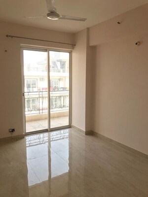 Room in 4 BHK Apartment at DLF New Town Heights III, Sector 91 – for Rent
