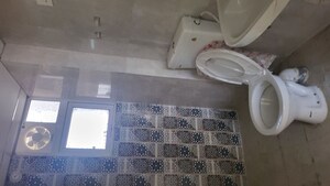 Bathroom in 2.5 BHK Apartment at Signature Signum 37D III, Sector 37d – for Rent