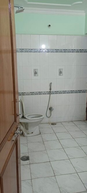 Bathroom in 1.5 BHK Builder Floor at Indira Nagar – for Rent