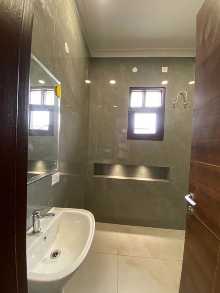 Bathroom, nk-sharma-savitry-greens 3 Bedroom 1735 Sq.Ft. Apartment In Lohgarh Zirakpur 10343532