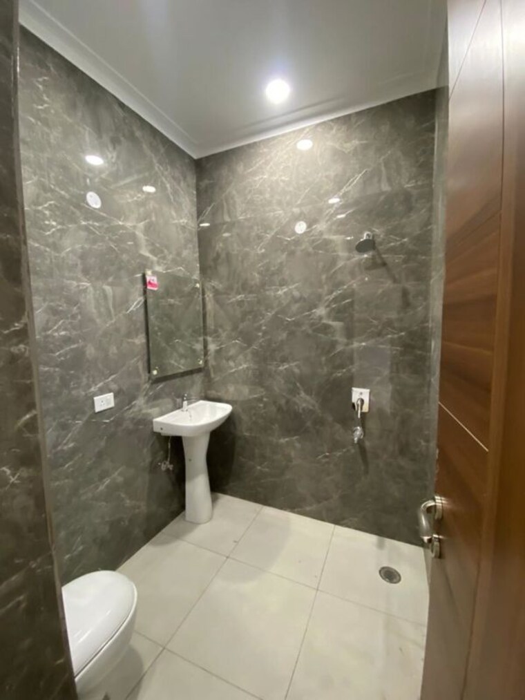 Bathroom, nk-sharma-savitry-greens 3 Bedroom 1735 Sq.Ft. Apartment In Lohgarh Zirakpur 10343532