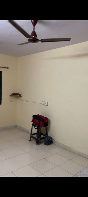 Room in 2 BHK Apartment at Manas Building, Vashi Sector 10a – for Rent