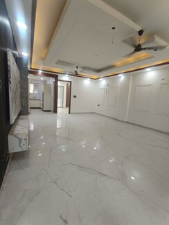 3 BHK + Pooja Room,Servant Room,Study Room,Extra Room,Basement,Store Room Builder Floor For Rent in Green Fields Colony