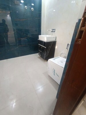 Furnished Amenities in 3 BHK Builder Floor at Green Fields Colony – for Rent