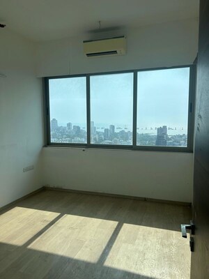 Room in 3 BHK Apartment at Divine Heights Bandra West, Bandra West – for Sale