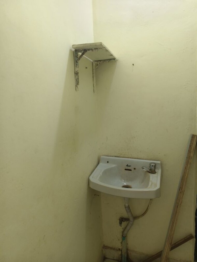 Bathroom, aundh 1 RK 350 Sq.Ft. Apartment In Aundh Pune 10343574