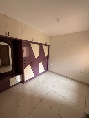 Room in 2 BHK Apartment at Prestige Finsbury Park Hyde, Bagaluru – for Rent