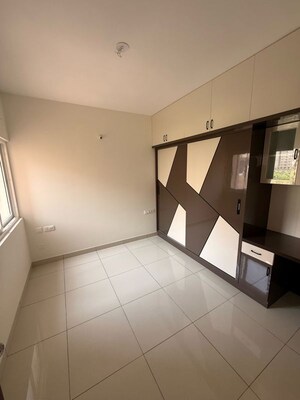 Room in 2 BHK Apartment at Prestige Finsbury Park Hyde, Bagaluru – for Rent
