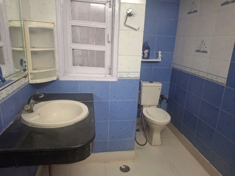 Bathroom, rwa-apartments-sector-20 2 Bedroom 162 Sq.Mt. Builder Floor In Sector 20 Noida 10343586