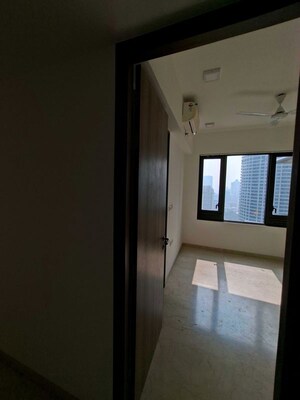 Room in 3 BHK Apartment at Lodha The Park Side, Worli – for Rent