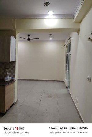 Room in 3 BHK Apartment at Exotica Dreamville, Sector 16c Greater Noida – for Rent