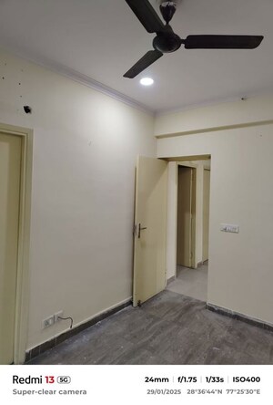 Room in 3 BHK Apartment at Exotica Dreamville, Sector 16c Greater Noida – for Rent
