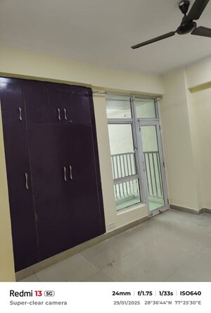 Room in 3 BHK Apartment at Exotica Dreamville, Sector 16c Greater Noida – for Rent