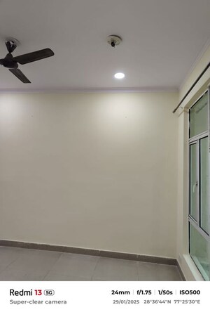 Room in 3 BHK Apartment at Exotica Dreamville, Sector 16c Greater Noida – for Rent