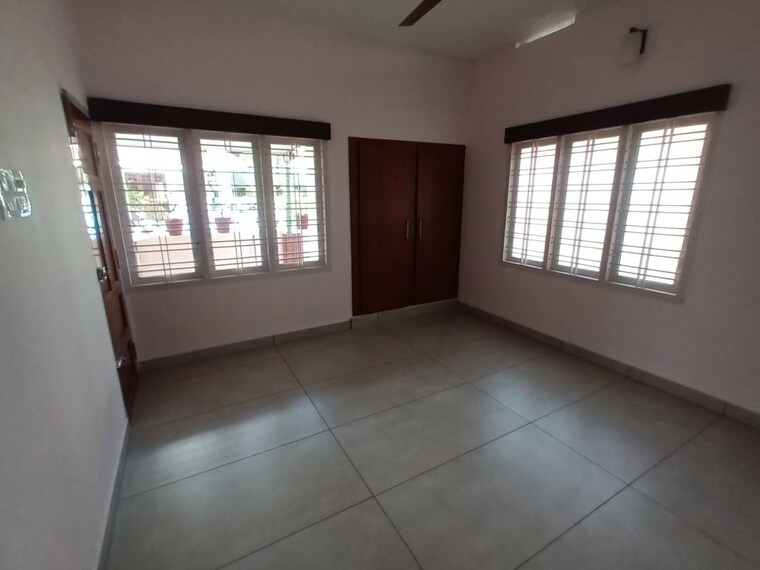 Room, kadavanthara Commercial Warehouse 1900 Sq.Ft. In Kadavanthara Kochi 10343635
