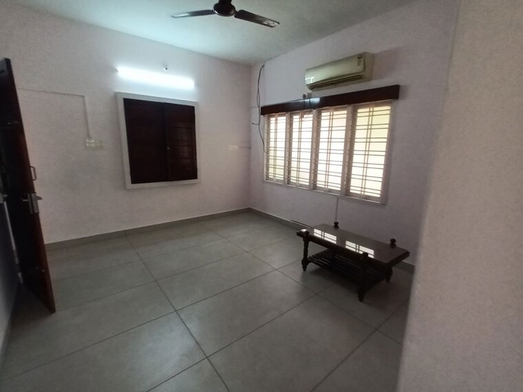 Room, kadavanthara Commercial Warehouse 1900 Sq.Ft. In Kadavanthara Kochi 10343635