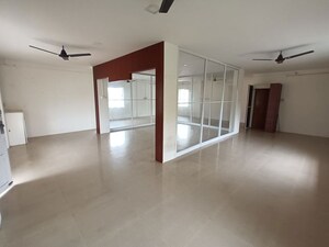 Room in  Office Space at Kadavanthara – for Rent