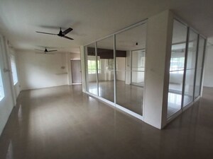 Room in  Office Space at Kadavanthara – for Rent