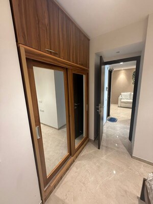 Room in 2 BHK Apartment at Hiranandani Regent Hill, Powai – for Rent