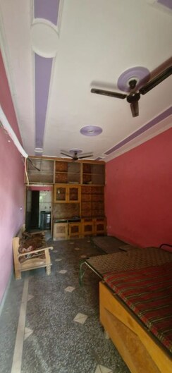 1 BHK + Servant Room Independent House For Rent in Sector 8