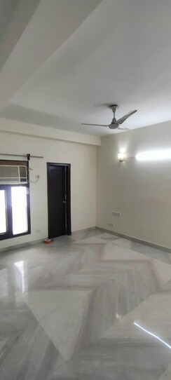 3 BHK + Pooja Room,Servant Room,Study Room,Extra Room Builder Floor For Rent in Shivalik Colony