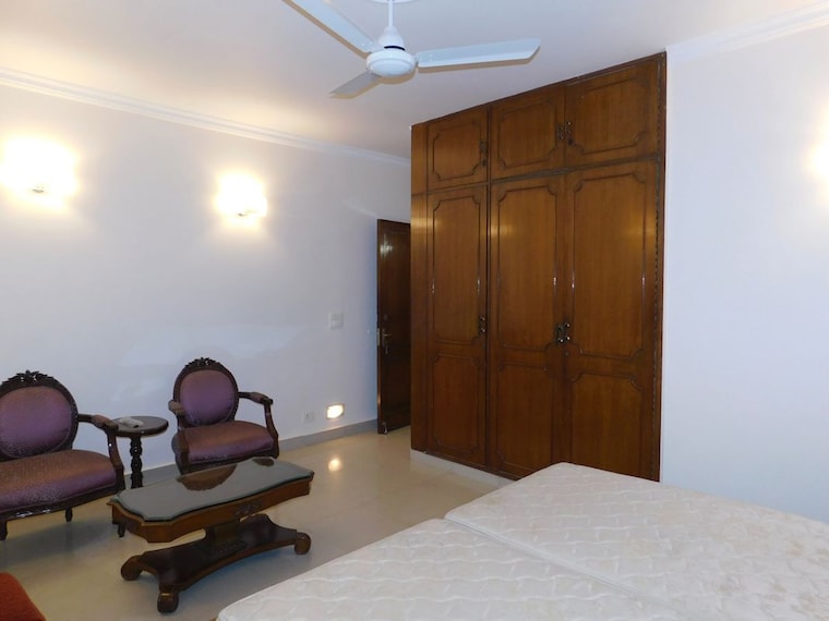 Bedroom, safdarjung enclave 2 Bedroom 500 Sq.Yd. Builder Floor In Safdarjung Enclave Delhi 10343716