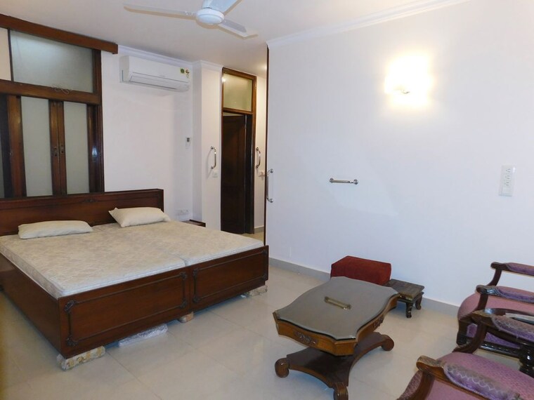 Living Room, safdarjung enclave 2 Bedroom 500 Sq.Yd. Builder Floor In Safdarjung Enclave Delhi 10343716