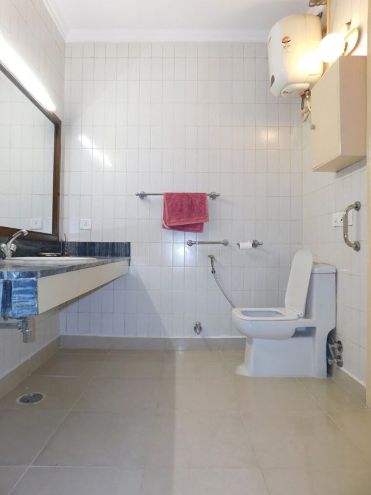 Kitchen, safdarjung enclave 2 Bedroom 500 Sq.Yd. Builder Floor In Safdarjung Enclave Delhi 10343716