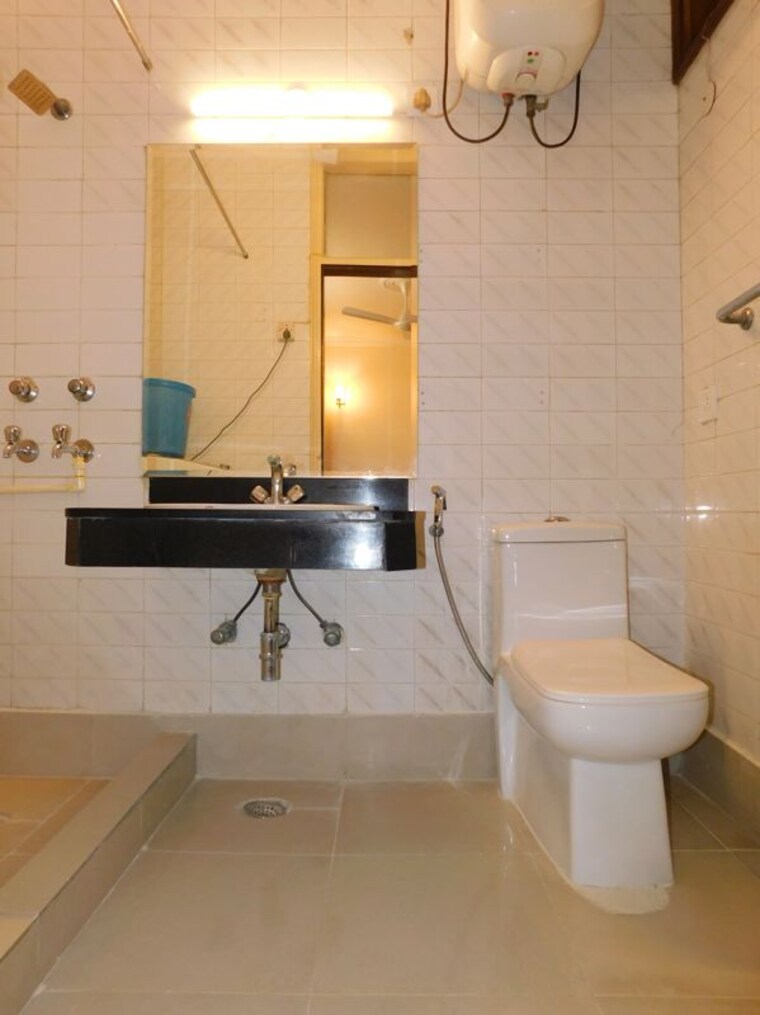 Kitchen, safdarjung enclave 2 Bedroom 500 Sq.Yd. Builder Floor In Safdarjung Enclave Delhi 10343716