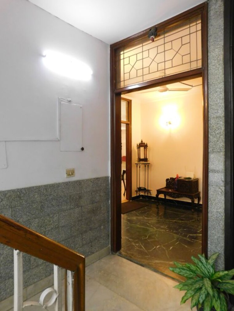 Other, safdarjung enclave 2 Bedroom 500 Sq.Yd. Builder Floor In Safdarjung Enclave Delhi 10343716