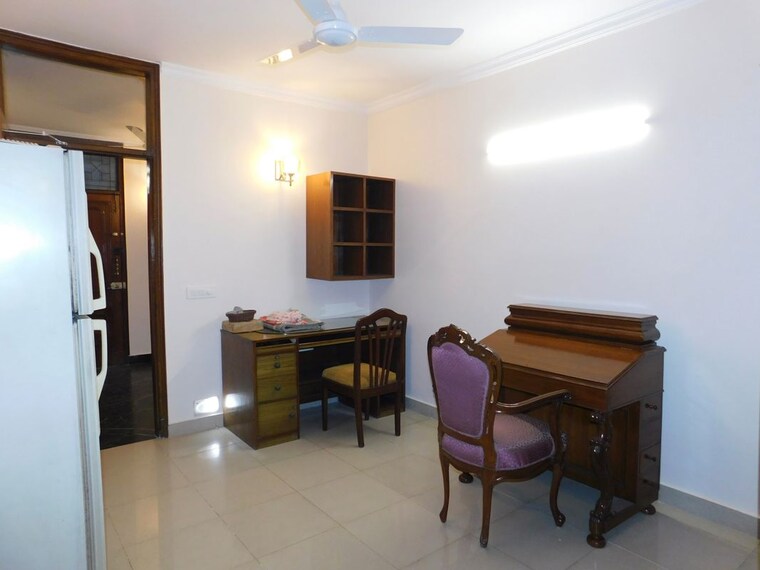 Living Room, safdarjung enclave 2 Bedroom 500 Sq.Yd. Builder Floor In Safdarjung Enclave Delhi 10343716